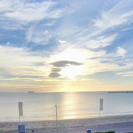 Sunrise View - Beachfront Apartment, Веймут Екстер'єр фото